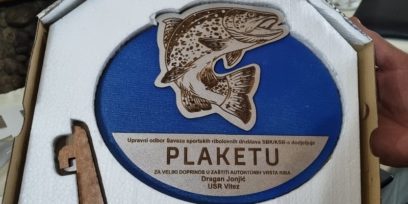 plaketa plaketa